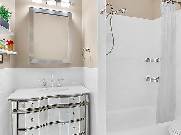 5th image of 140 W 69th St APT 69A