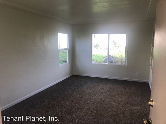 3rd image of 861 Euclid Ave