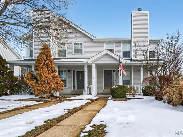 1450 Whispering Creek Dr, Ballwin, MO 63021