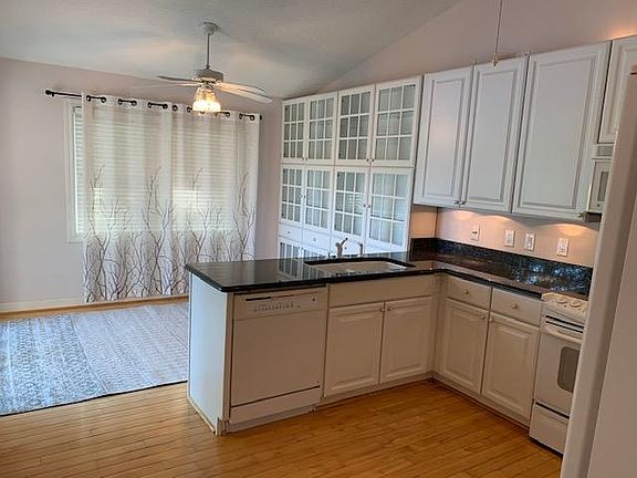 4th image of 1097 Lionsgate Ln