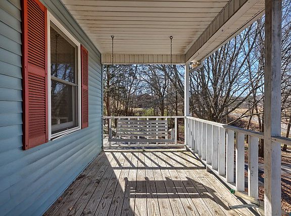 4th image of 1550 Eastlake Dr