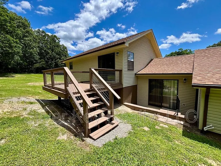 1719 Reed Rd — Photo 8