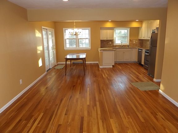3rd image of 36 Echo Ln
