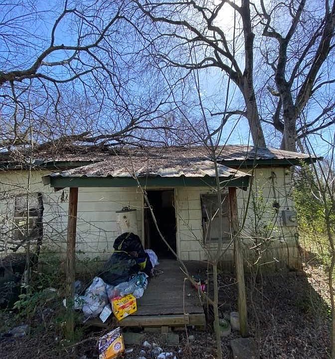 1st image of 120 Railroad Ave