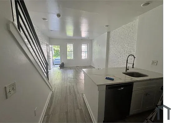 2531 N Dover St — Photo 14