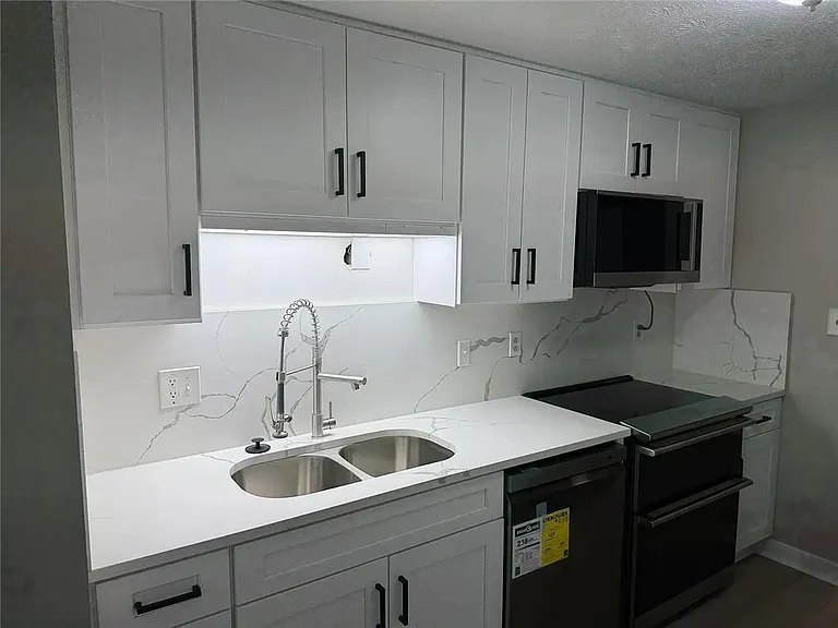 418 Engle Dr — Photo 3