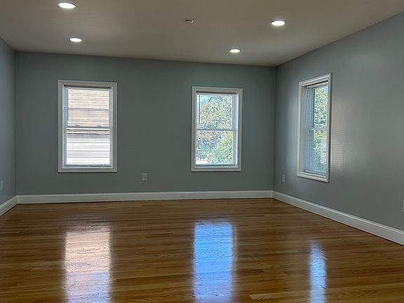 4th image of 112 June St