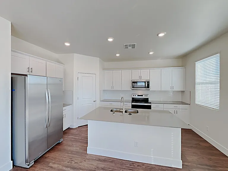 21425 S 231st St — Photo 4