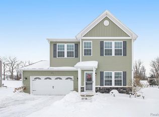 16094 River Ridge Trl, Linden, MI 48451