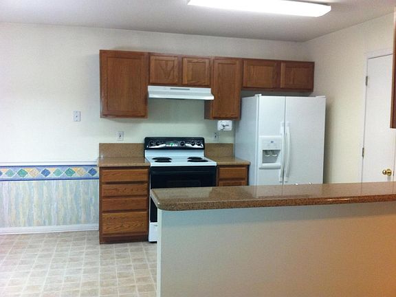 3rd image of 2721 Greenbriar Ct