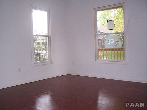 2nd image of 1829 N California Ave
