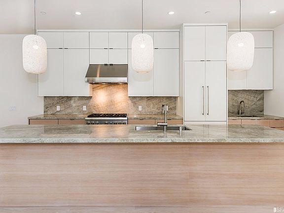 3rd image of 259 Roosevelt Way