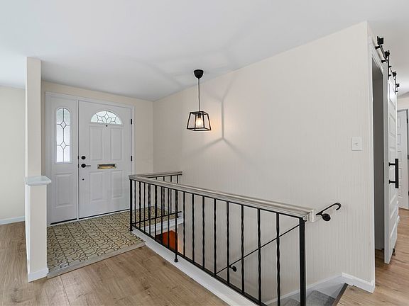 4th image of 105 Oxford Dr