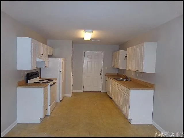 3215 Ludwig St #B — Photo 4