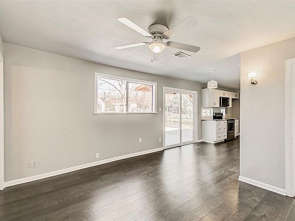 3rd image of 4304 Valentine St
