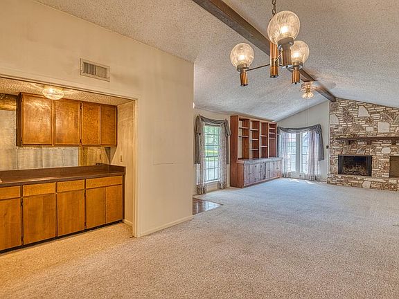 5th image of 1901 Leslie Dr APT E