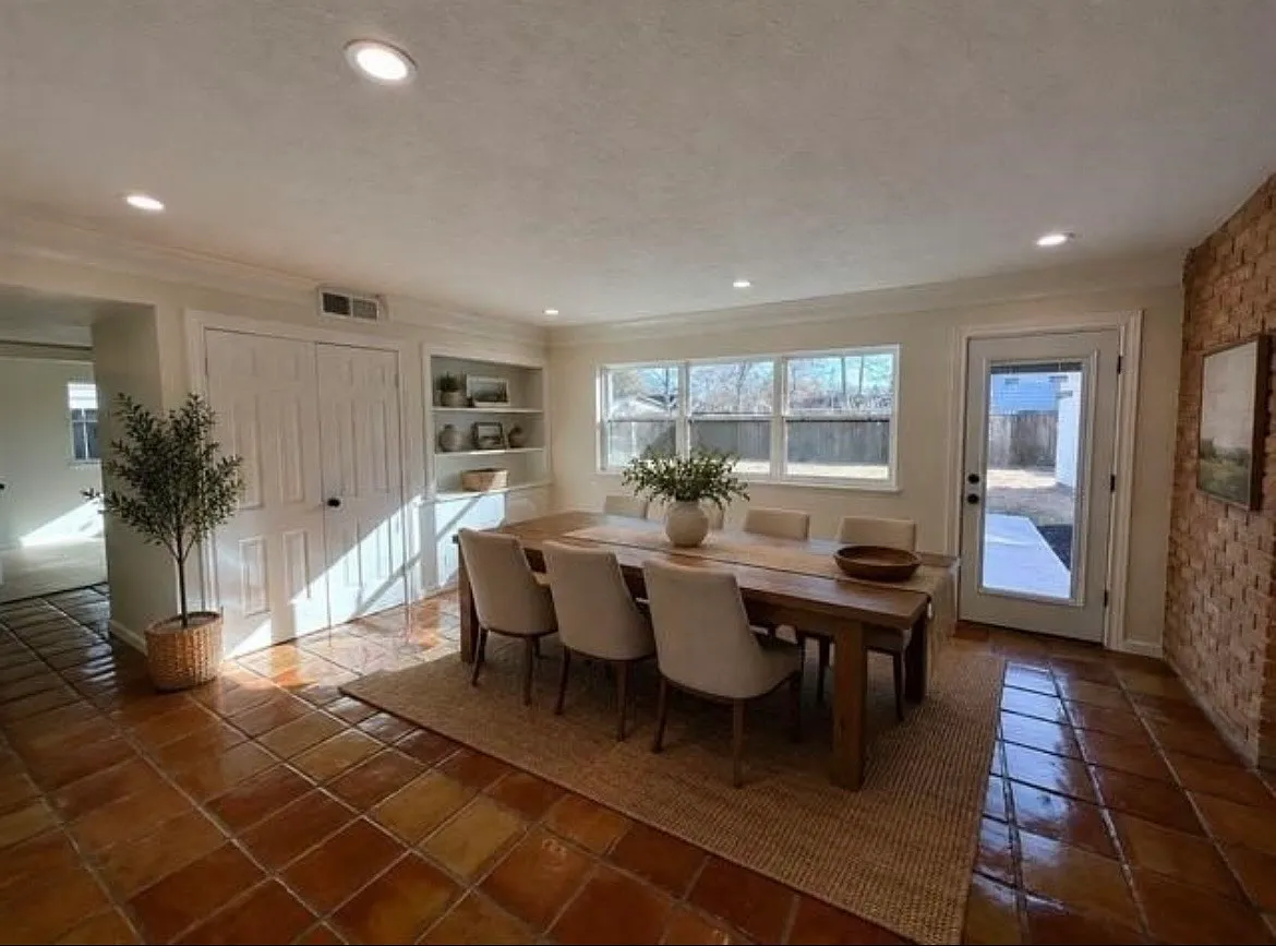 4 bed, 2102 sqft, $2,600 — Photo 4