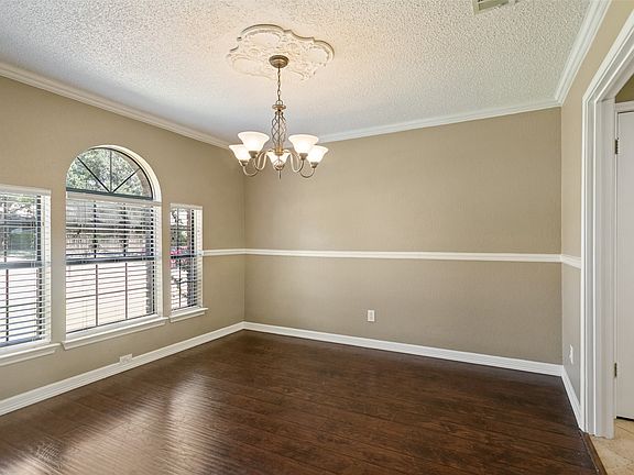 4th image of 928 Ledgemont Dr