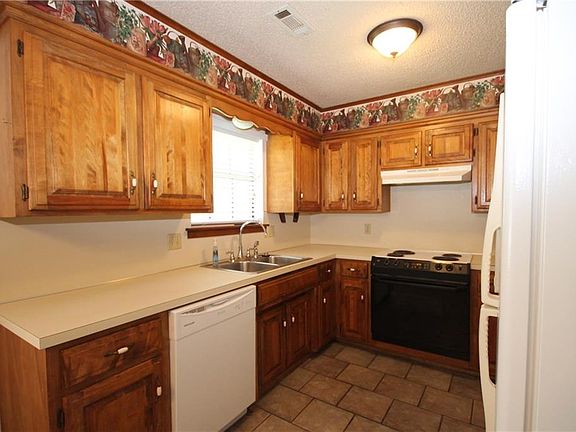 5th image of 851 Saint Jacques Dr