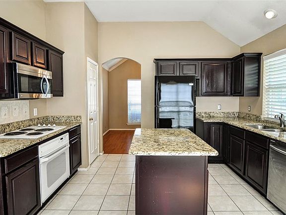 3rd image of 6601 Candlecreek Ln