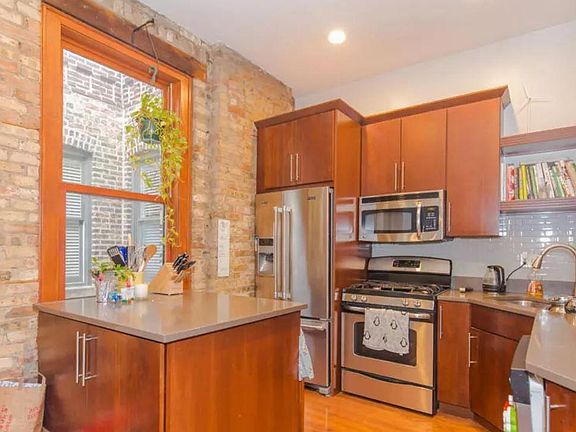 3rd image of 2523 N Burling St #3