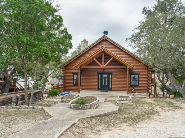 918 Pebble Beach Dr NW, Lakehills, TX 78063