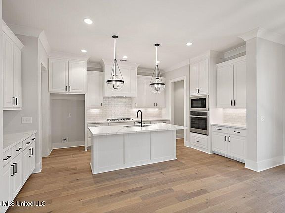 3rd image of 438 Baleigh Way