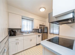 3225 Brinkwood Rd, Des Moines, IA 50310