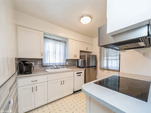 3225 Brinkwood Rd, Des Moines, IA 50310