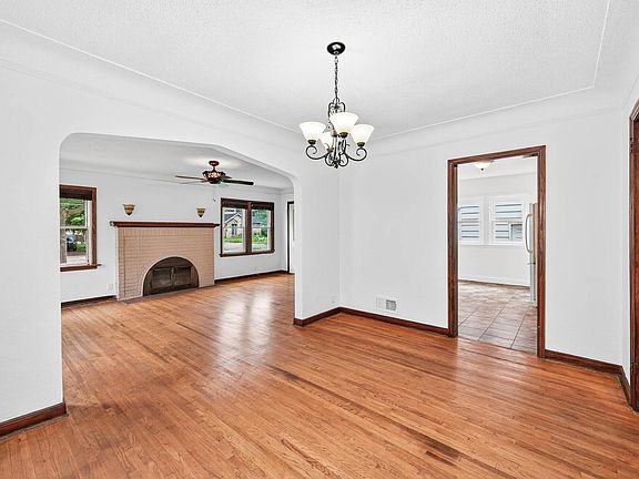 4th image of 1732 Maryland Ave E