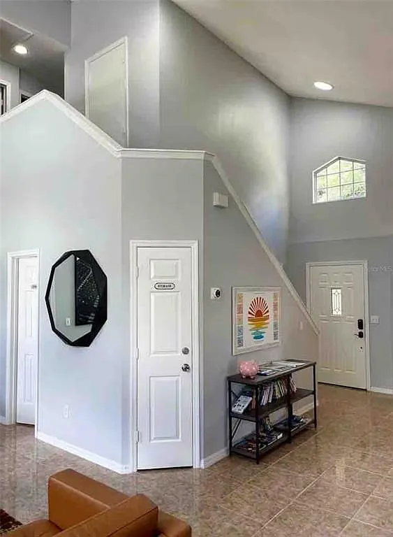 4 bed, 2.5 bath, 1857 sqft, $4,000 — Photo 4
