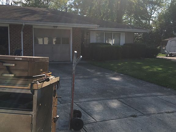 2nd image of 1104-1106 Cambridge Ct