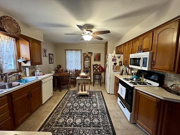 5th image of 4012 Taft ROAD