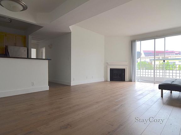 2nd image of 884 Palm Ave APT 210R