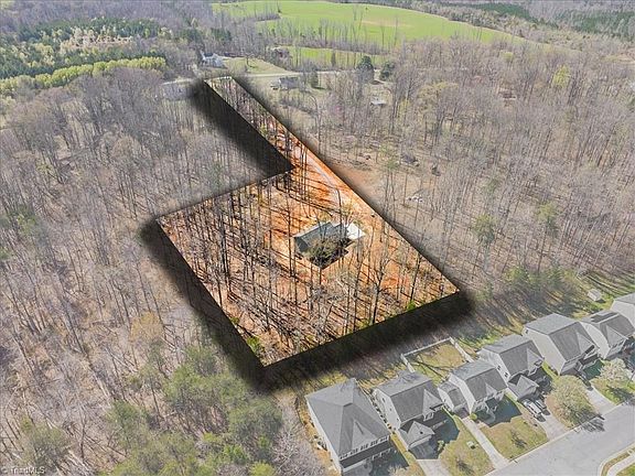 5th image of 3219 Hines Chapel Rd