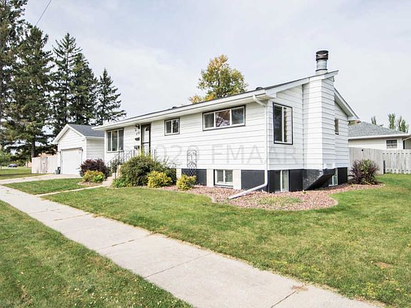 2nd image of 820 13th Ave N