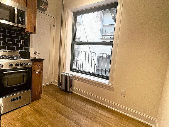 3rd image of 270 6th Ave APT 13