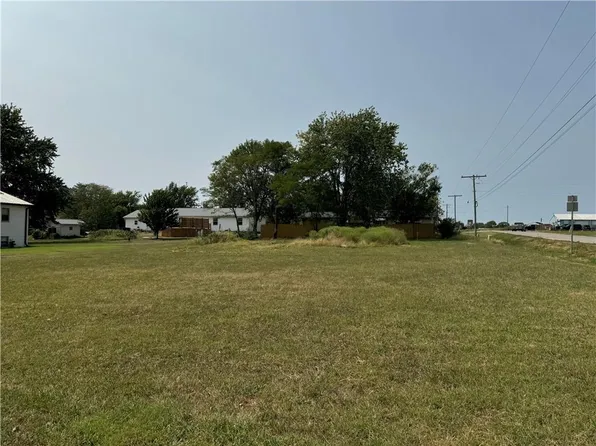 431 N Grant St, Garnett, KS 66032