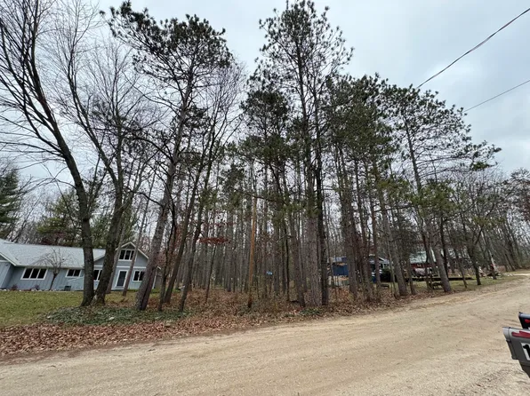 12120 Cape Breton Dr, Stanwood, MI 49346