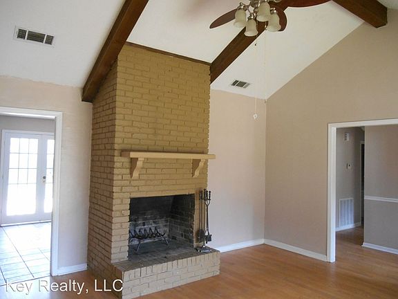 3rd image of 813 Terra Ave