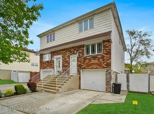 30 Vineland Ave, Staten Island, NY 10312