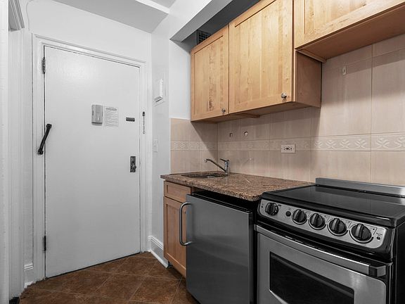 3rd image of 310 E 44th St APT 718