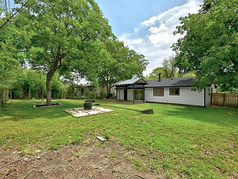 8520 Bradford Dr — Photo 30