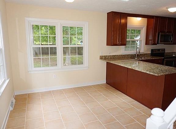 4th image of 13 Alexis Dr