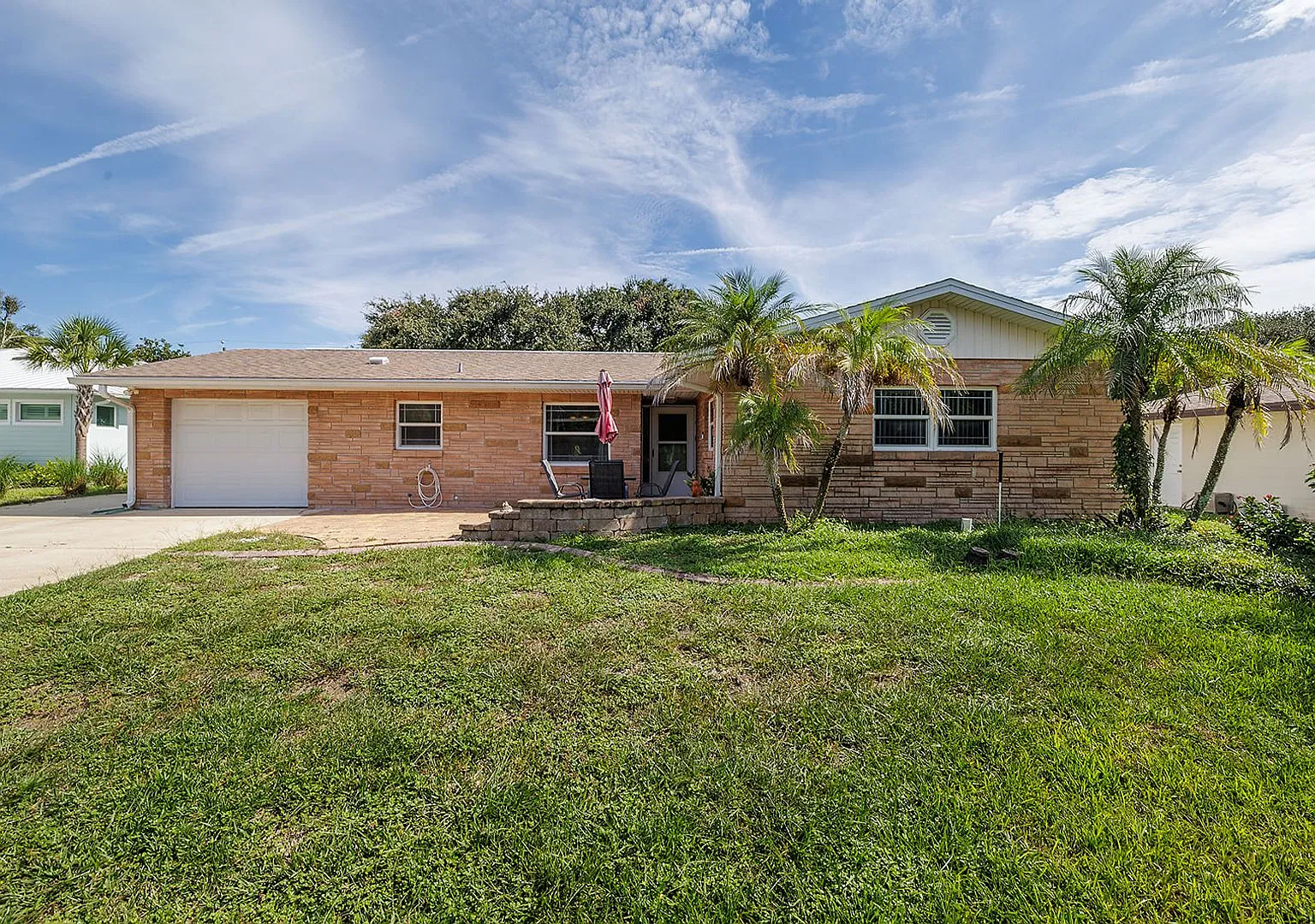 Pet-Friendly 2 bedroom/2 bath 1 car garage monthly only — Photo 1