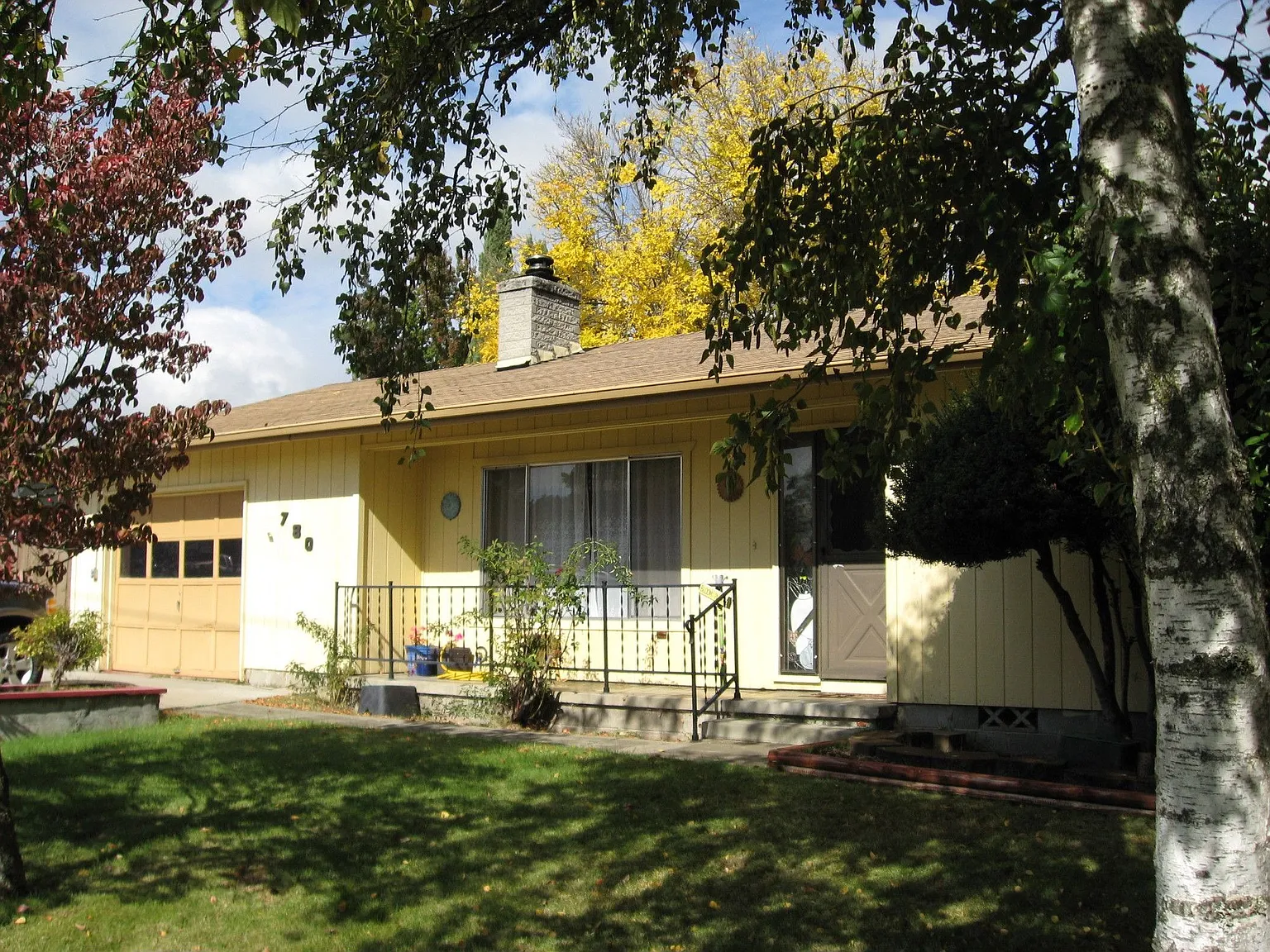 780 NW Morgan Ln photo 1