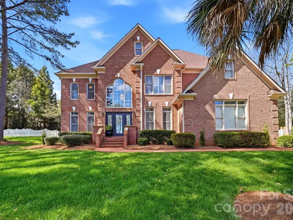 6041 Bluebird Hill Ln, Matthews, NC 28104