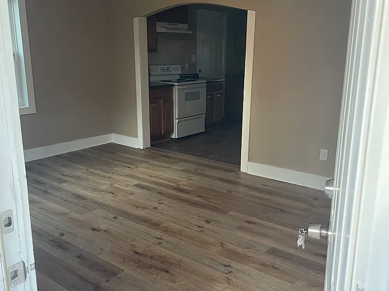 109 Phelps St — Photo 8