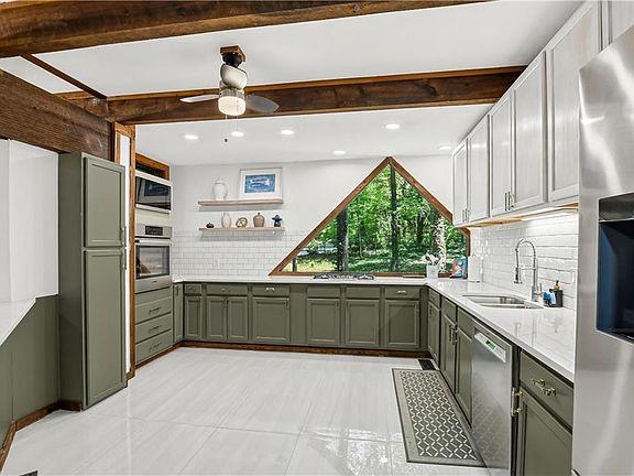 14th image of 2965 Pond View Ct