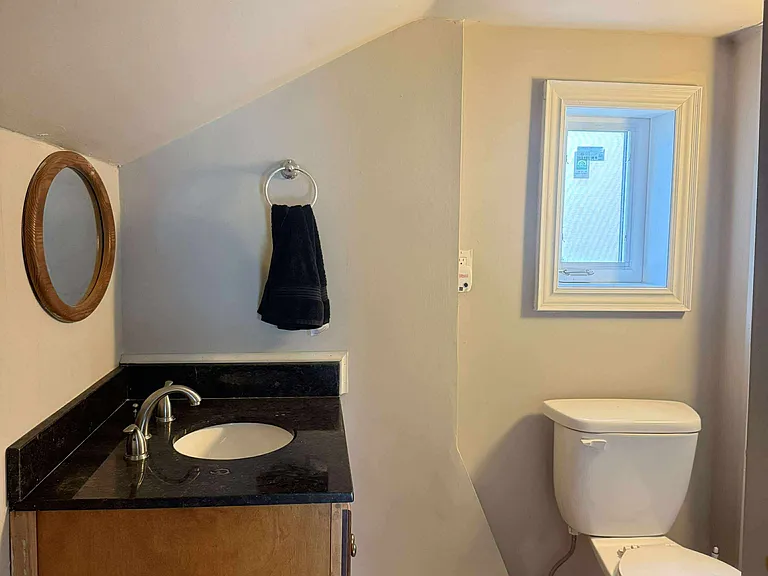 130 Saint Paul Cres E #1 — Photo 13